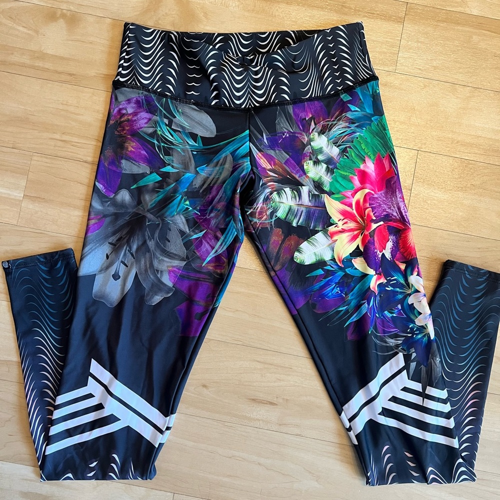 Onzie floral athletic yoga leggings M